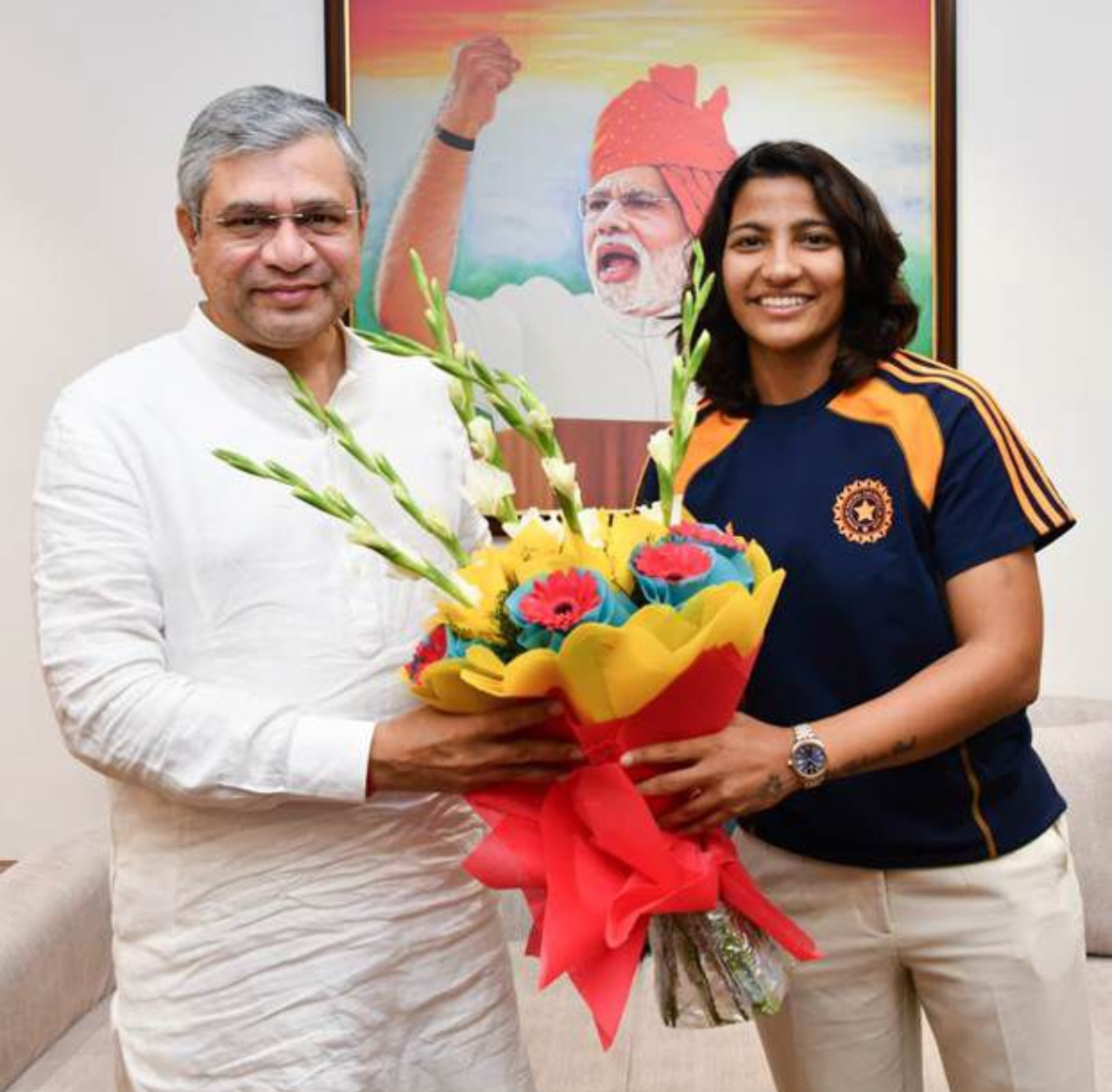 उत्तराखंड की क्रिकेटर स्नेह राणा ने टीम के साथ श्री अश्विनी वैष्णव से की मुलाकात